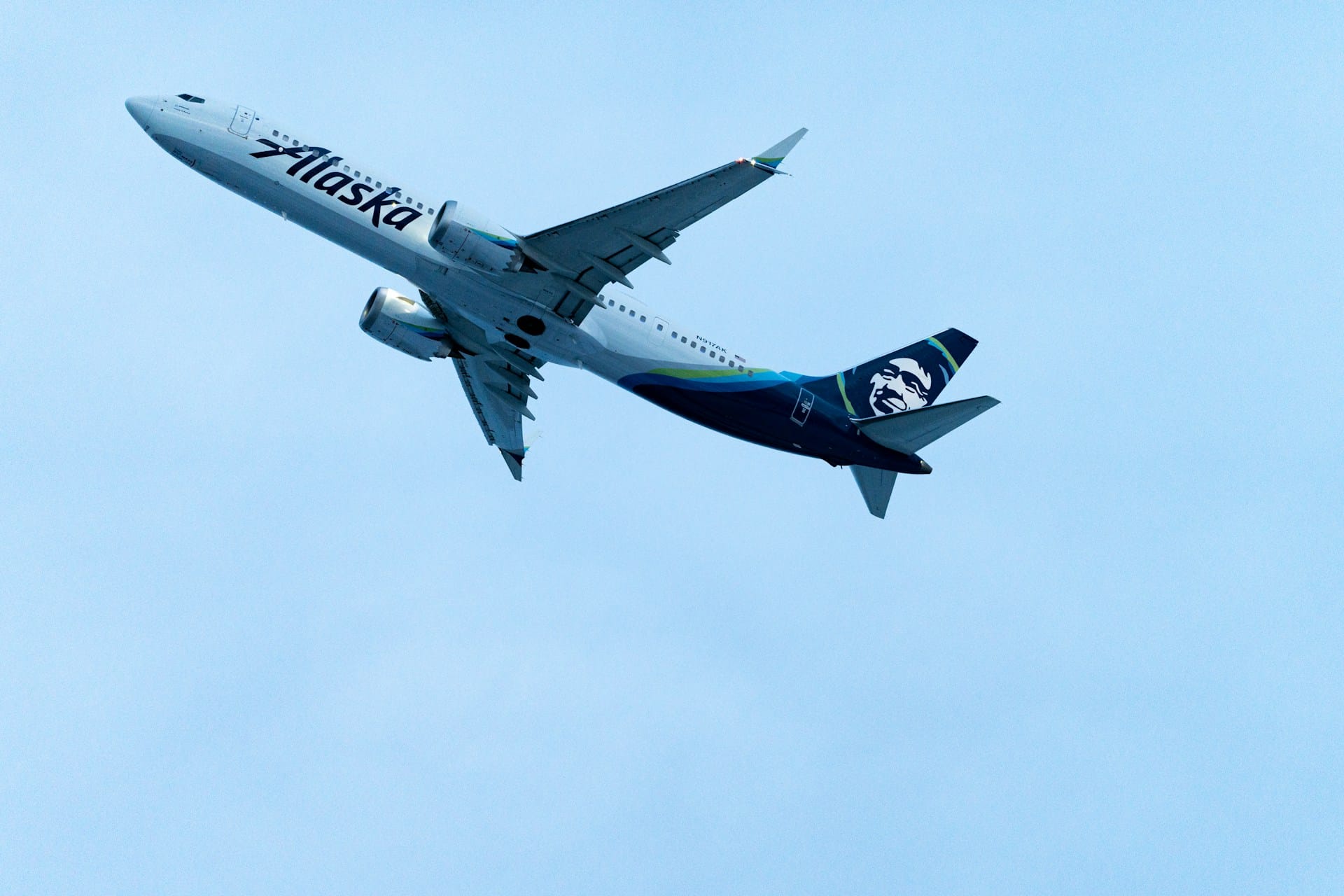Alaska Airlines Lost My Bag—Their $50 “Ordinary Handling” Reply Exposes a Broken Baggage System Across Big U.S. Carriers