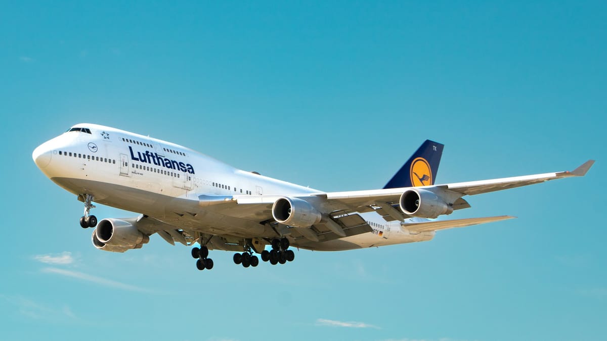 Lufthansa Unveils Bold 787-9 Livery: Giant White Crane on Deep-Blue Fuselage Honors 100 Years